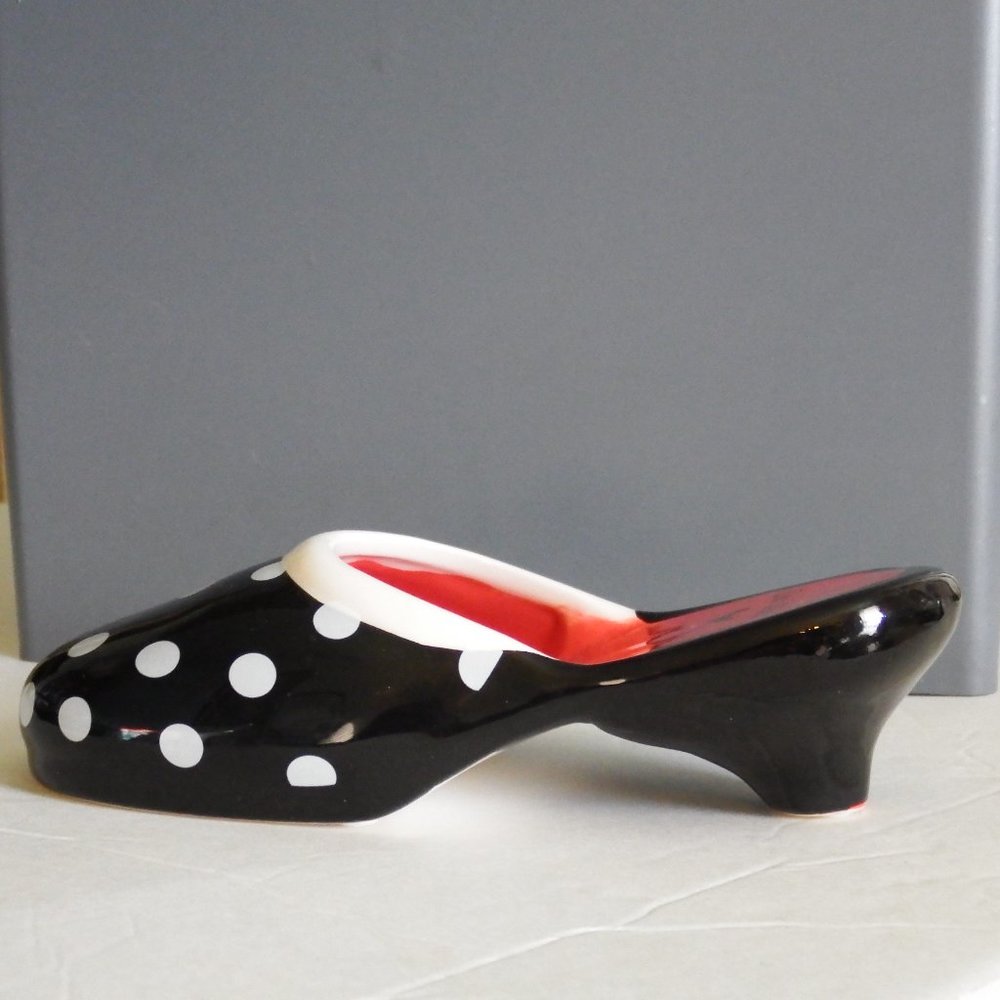 Shoe Mates Decor/Holder Black polka dot 7" x 3"